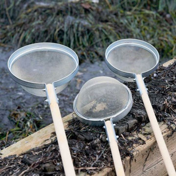 Visa information för Metallsil Ø16cm med träskaft Bild på Metallsil Ø16cm med träskaft